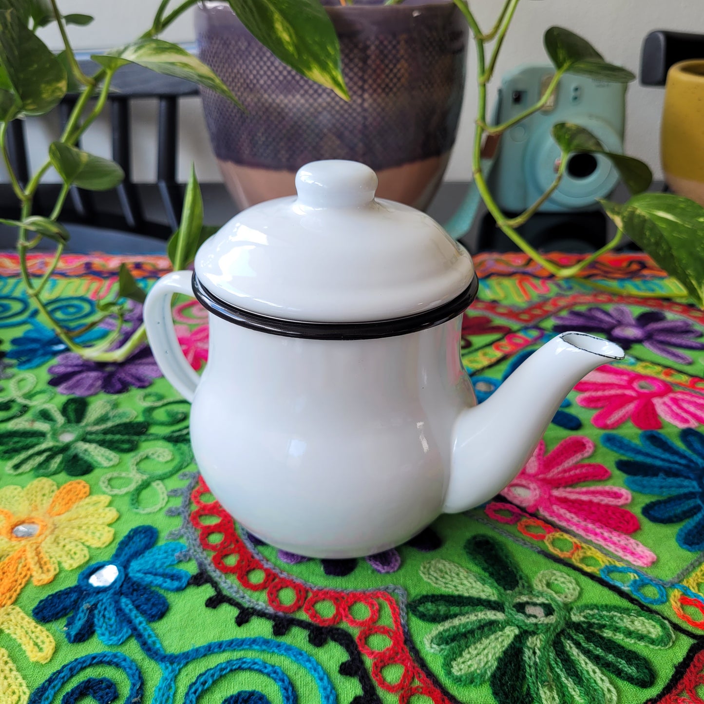 Tetera Enlozada con Infusor, Diseño Color Blanco