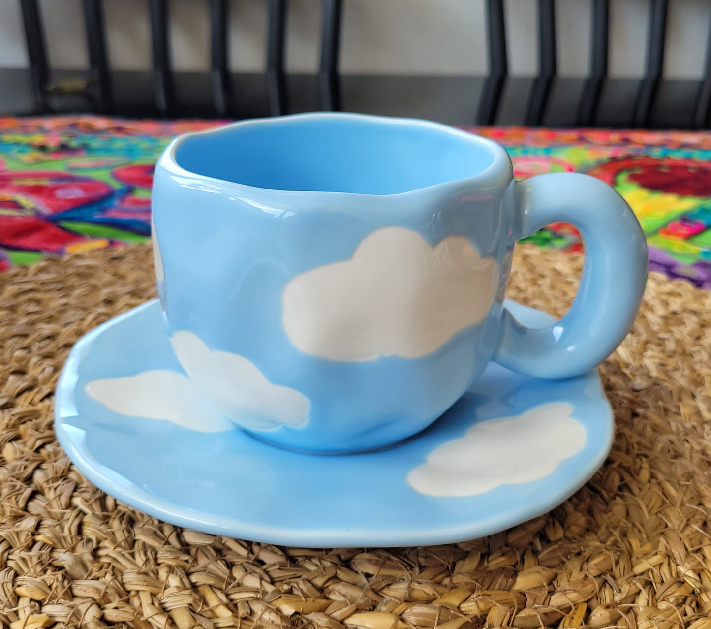 Taza de cerámica diseño color cielo.