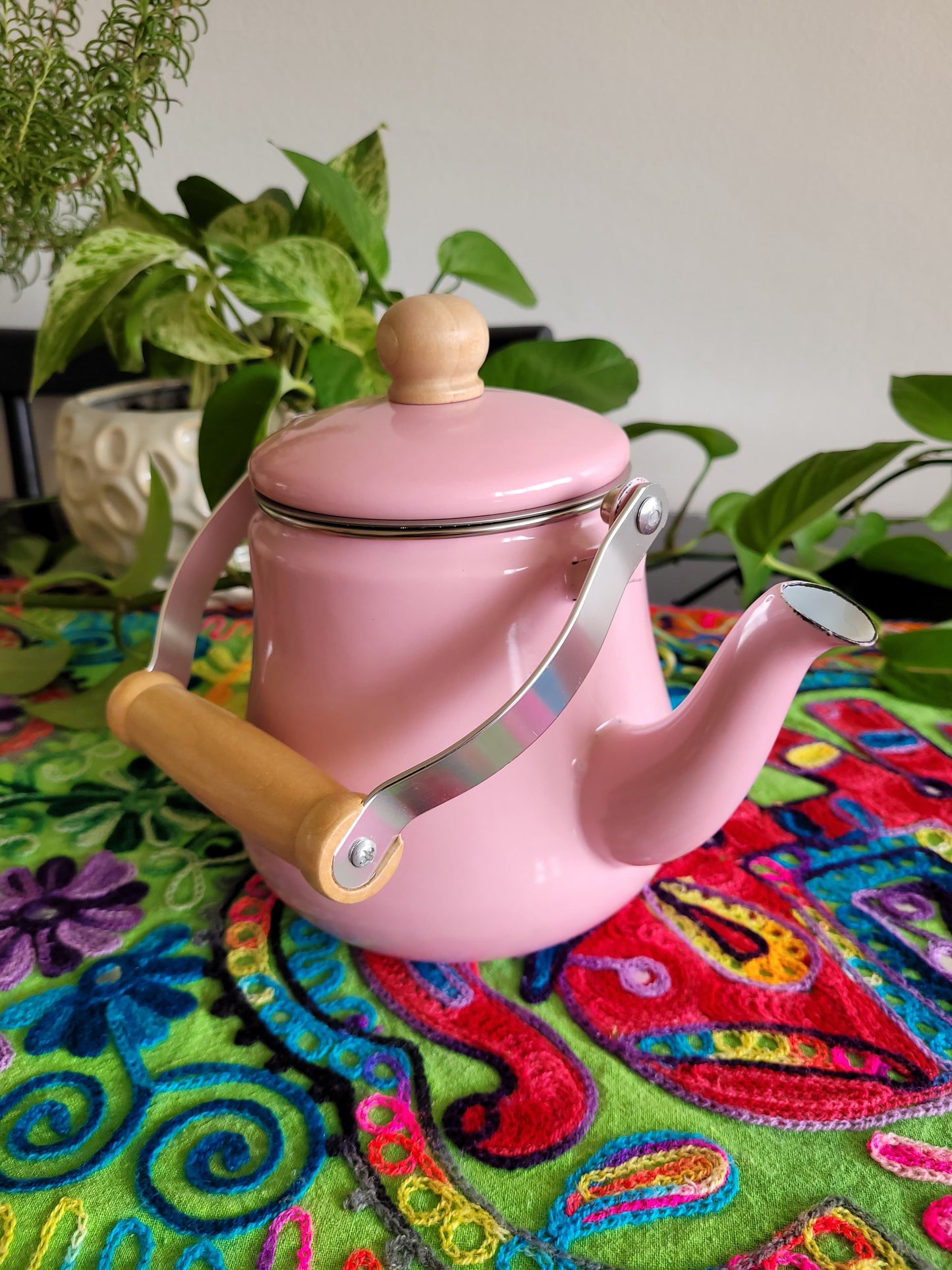Tetera Enlozada Rosada con Infusor 1.5 cc