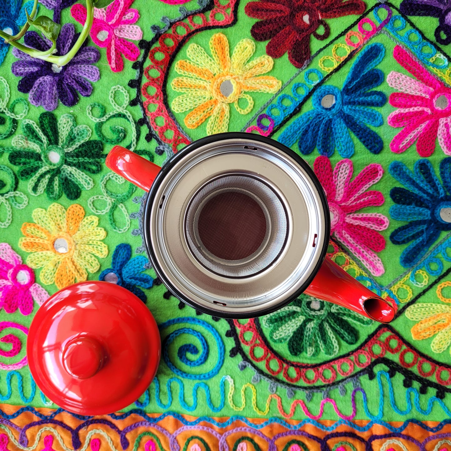 Tetera Enlozada con Infusor, Diseño Color Rojo