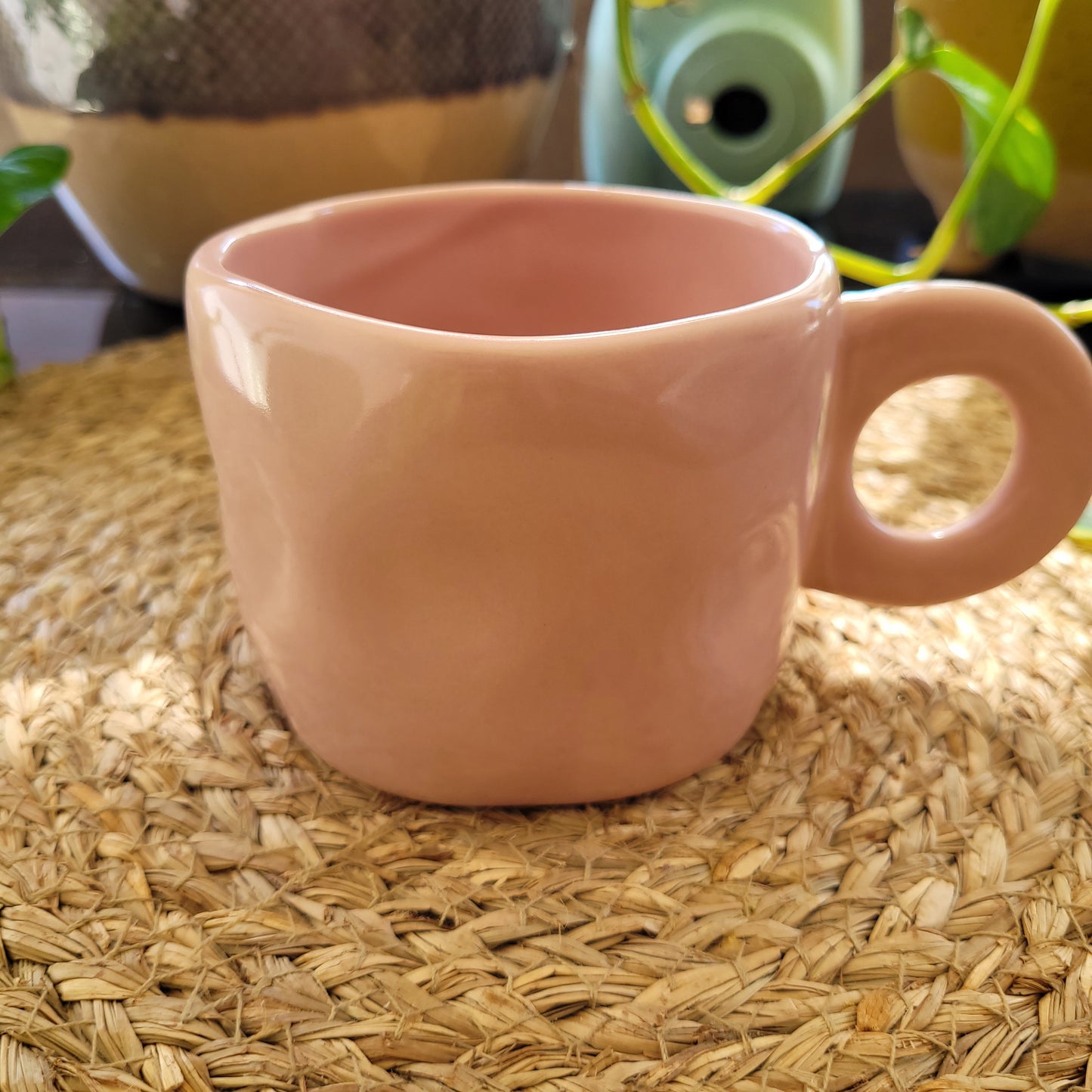 Taza de cerámica rosa pastel, diseño vintage
