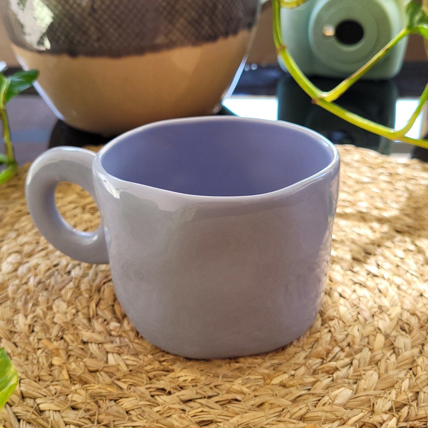 Taza de cerámica lila pastel, diseño vintage